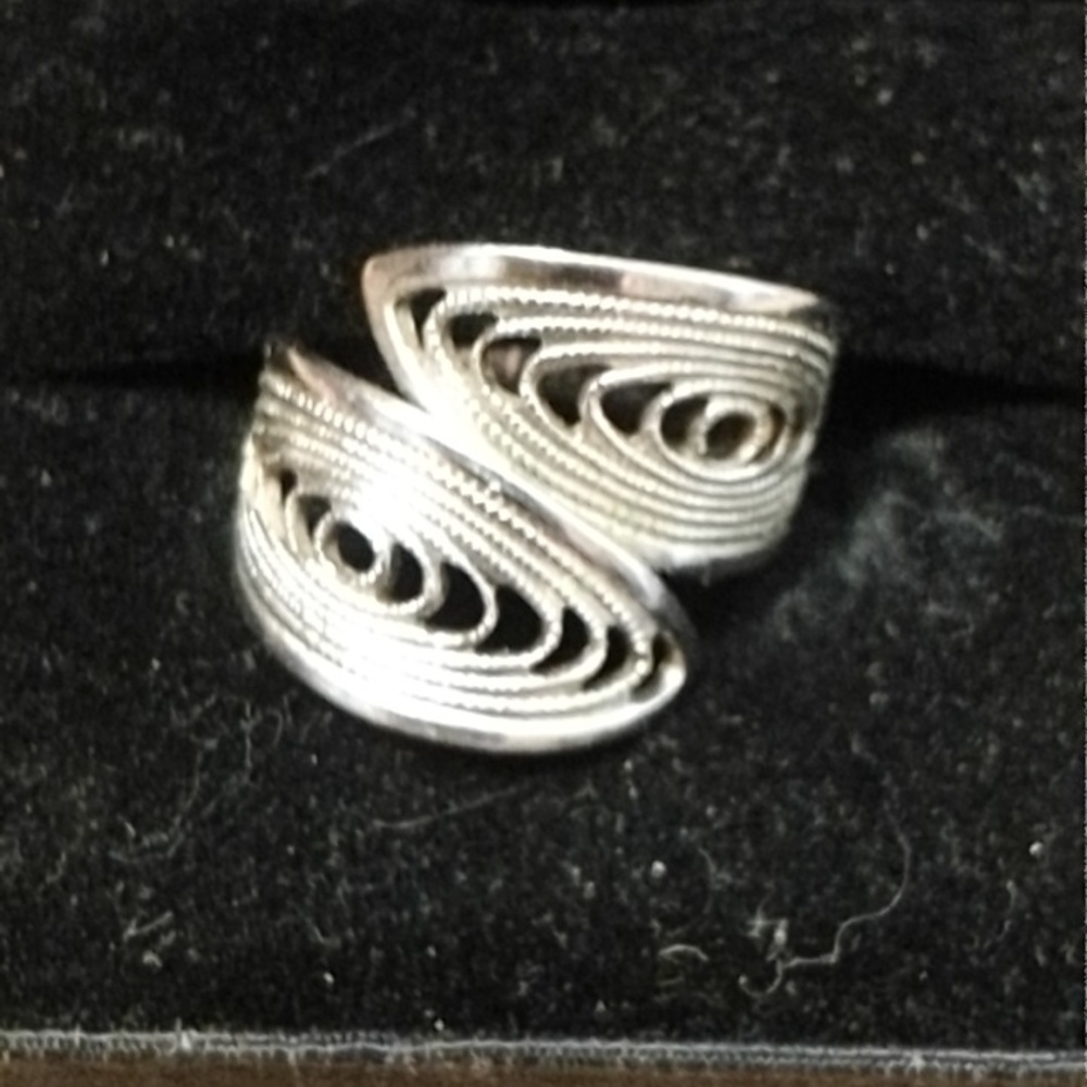 Vintage Singed Sarah Coventry silver filagree ring size 7 1/2 - Picture 2 of 5